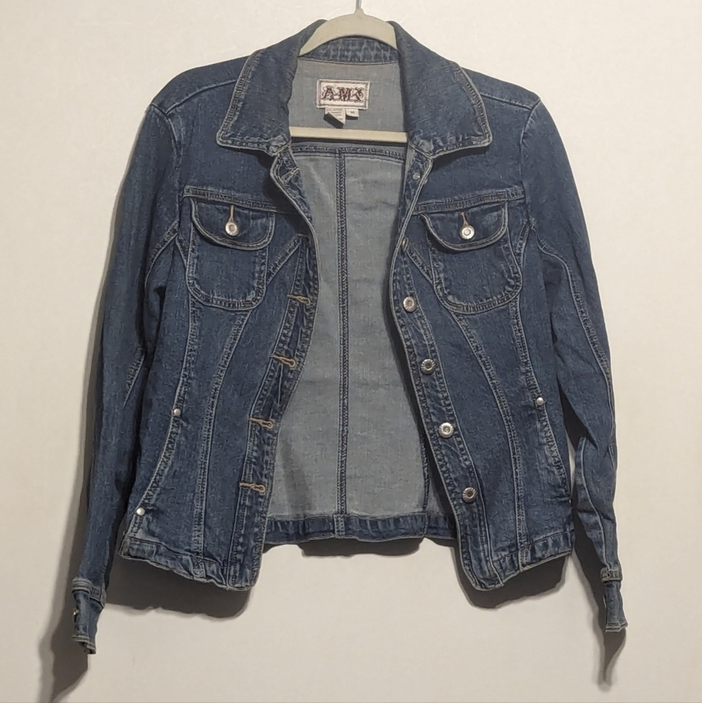 Ami Vintage Medium Wash Denim Jean Jacket - size Medium